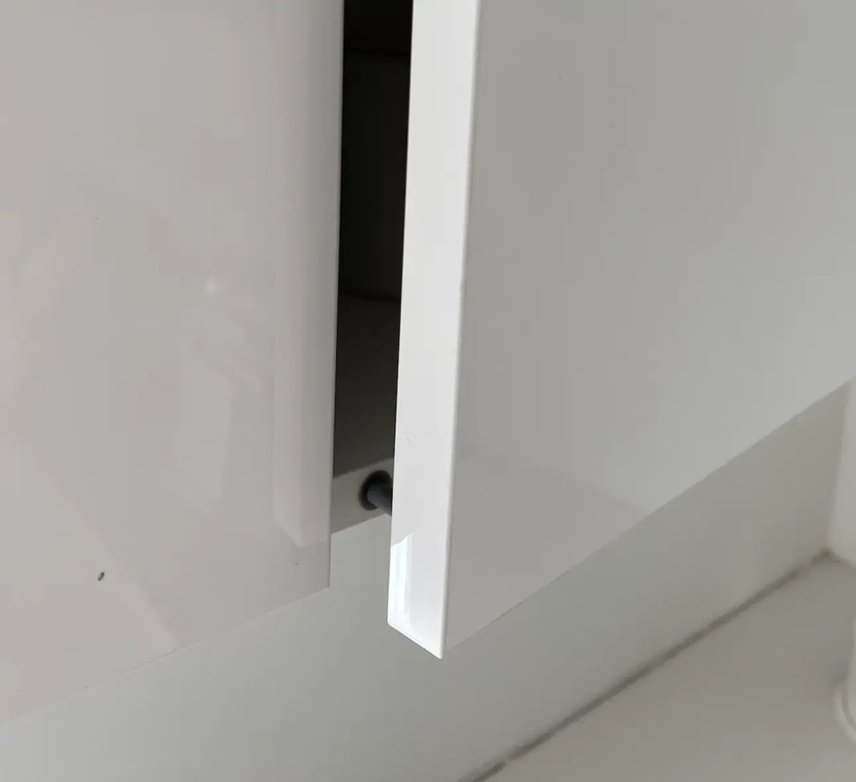 Push-to-open invisible Handle - Modern Line - Cabinet Sales Center